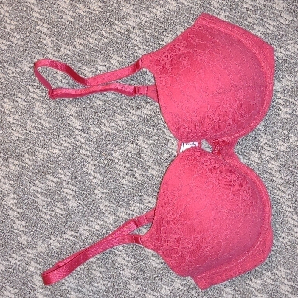 𝅺Victoria's Secret Red Lace Demi Bra 34D